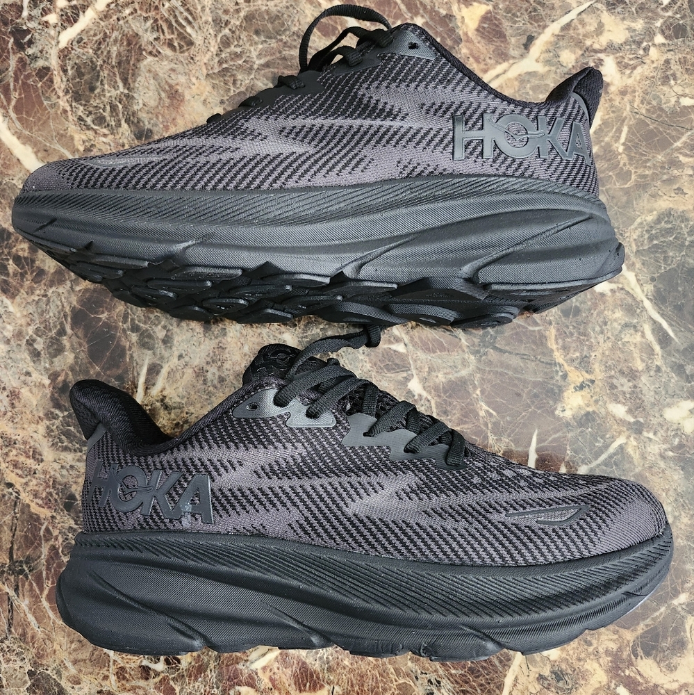 Pre-owned like new Womens size 8 Hoka Clifton 9 athletic running gym shoes